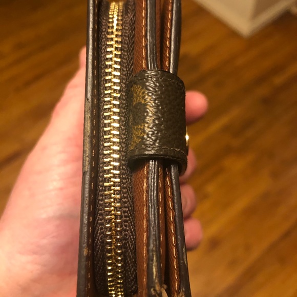 🎉💯 AUTHENTIC LOUIS VUITTON MONOGRAM COMPACT ZIP WALLET! 💯🎊 - Picture 6 of 16